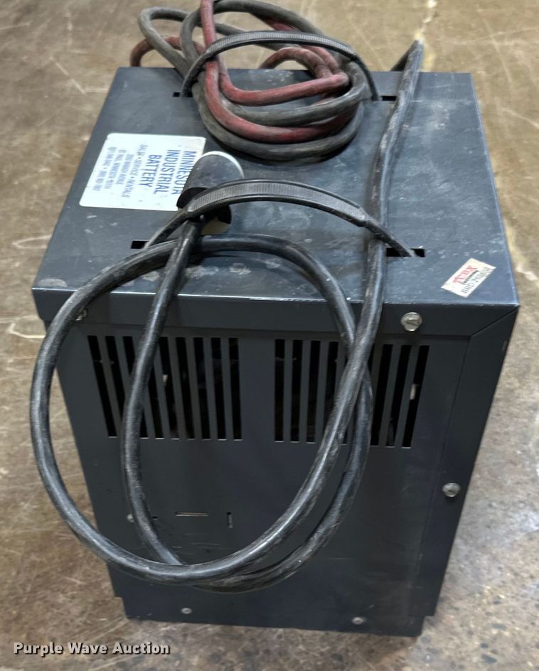 image for item LR9372 Hyster B80XT pallet jack