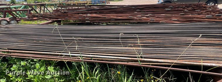 image for item LU9912 Approximately 600 pieces of sucker rods