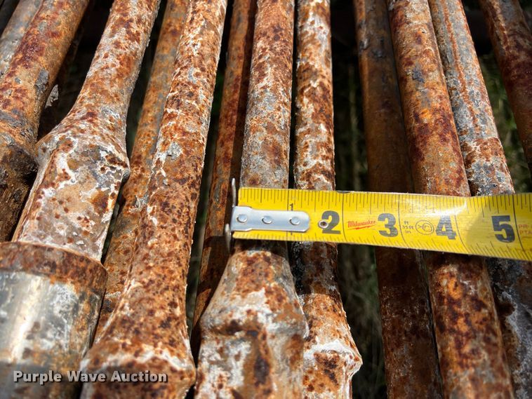 image for item LU9912 Approximately 600 pieces of sucker rods