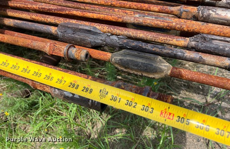 image for item LU9912 Approximately 600 pieces of sucker rods