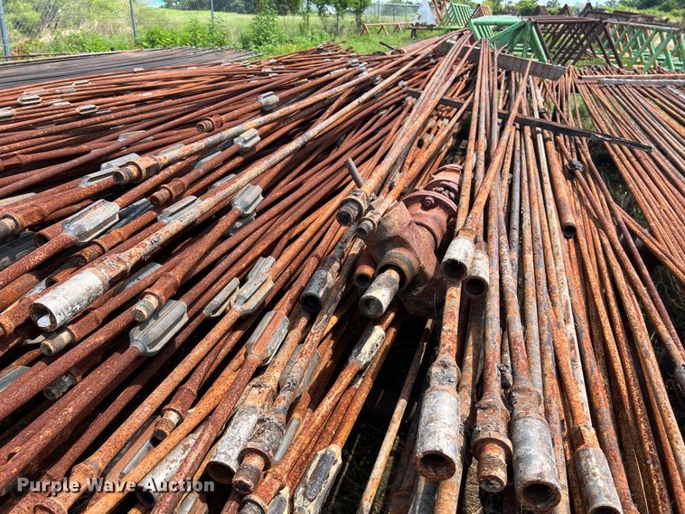 image for item LU9912 Approximately 600 pieces of sucker rods