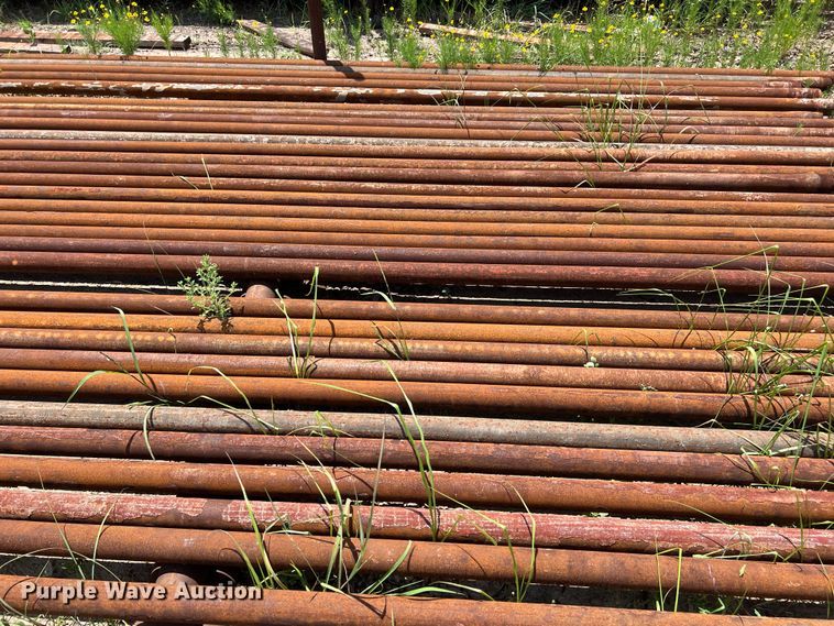 image for item LU9926 Approximately 31 joints of pipe