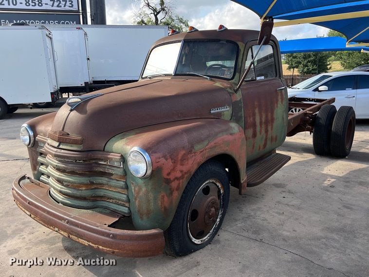 image for item LU9939 1952 Chevrolet 6400 truck cab and chassis