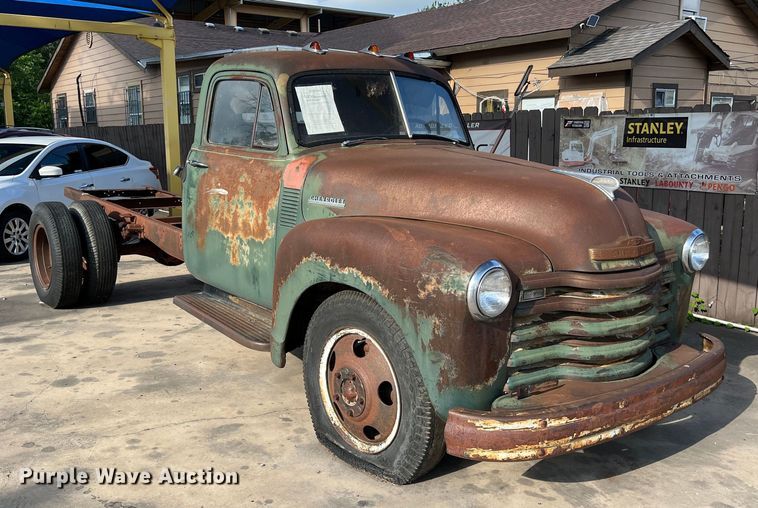 image for item LU9939 1952 Chevrolet 6400 truck cab and chassis