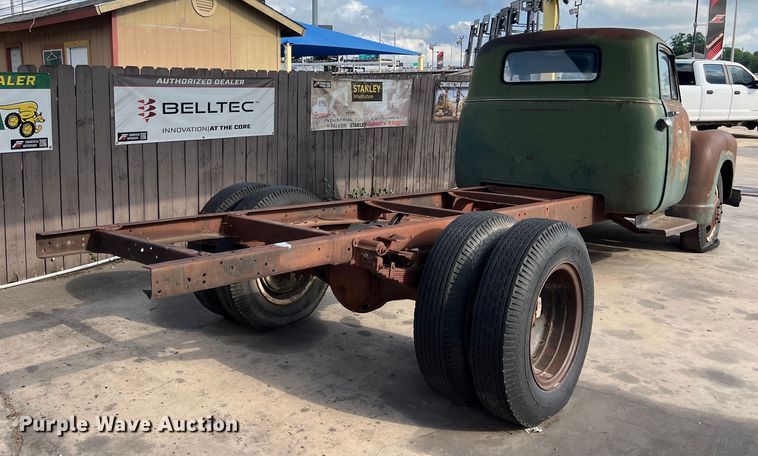 image for item LU9939 1952 Chevrolet 6400 truck cab and chassis