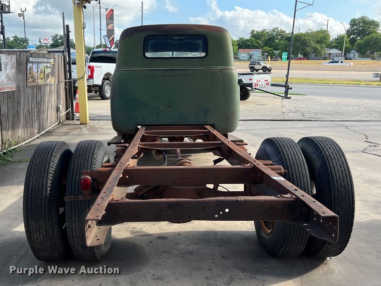 image for item LU9939 1952 Chevrolet 6400 truck cab and chassis