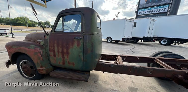 image for item LU9939 1952 Chevrolet 6400 truck cab and chassis