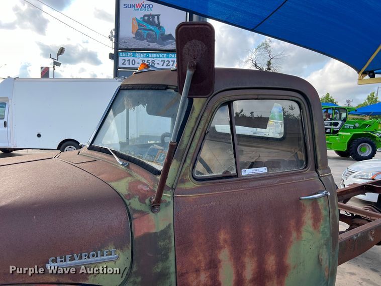 image for item LU9939 1952 Chevrolet 6400 truck cab and chassis