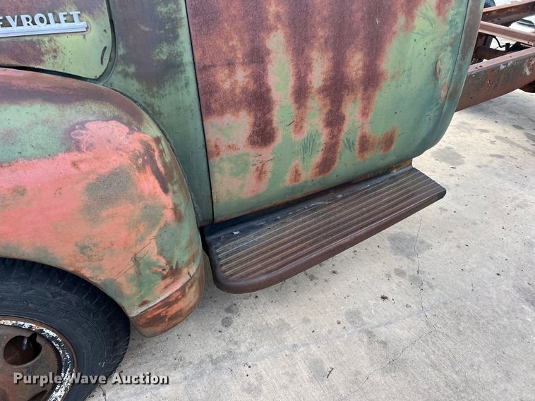 image for item LU9939 1952 Chevrolet 6400 truck cab and chassis