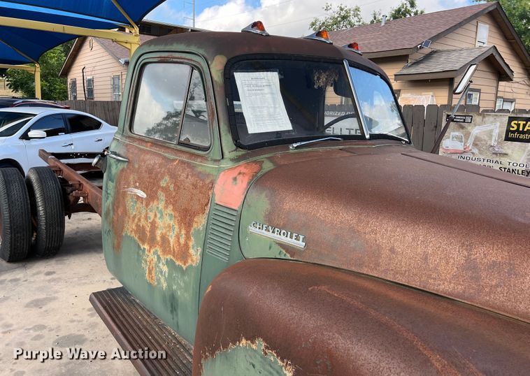 image for item LU9939 1952 Chevrolet 6400 truck cab and chassis