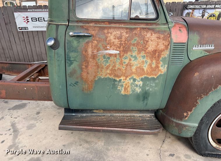 image for item LU9939 1952 Chevrolet 6400 truck cab and chassis