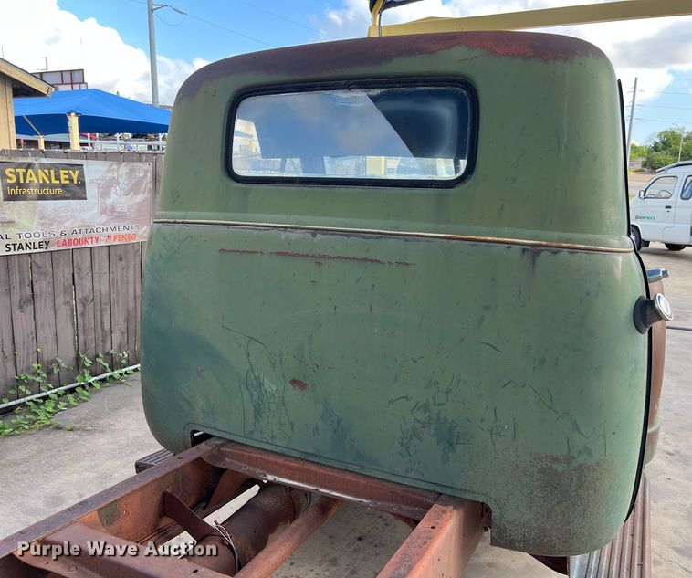 image for item LU9939 1952 Chevrolet 6400 truck cab and chassis