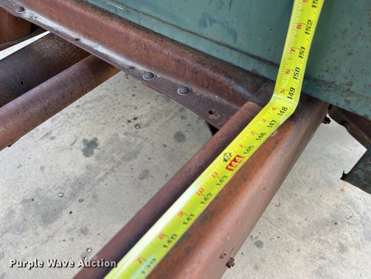 image for item LU9939 1952 Chevrolet 6400 truck cab and chassis