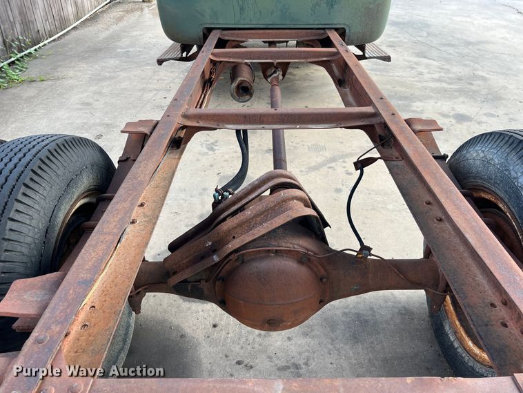 image for item LU9939 1952 Chevrolet 6400 truck cab and chassis