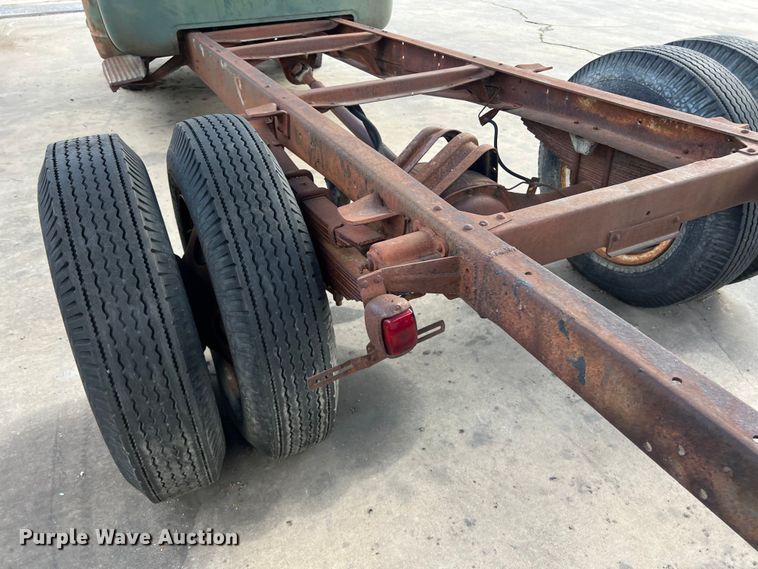 image for item LU9939 1952 Chevrolet 6400 truck cab and chassis