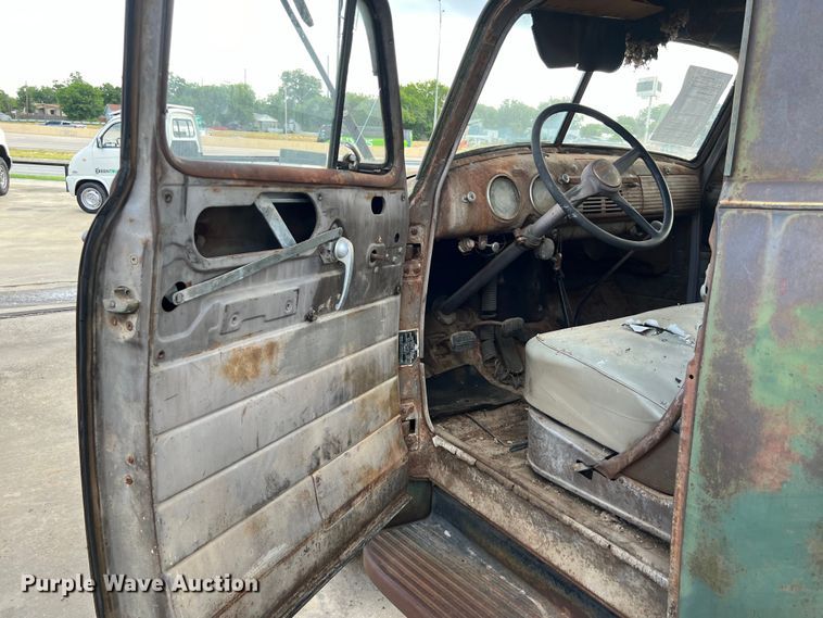 image for item LU9939 1952 Chevrolet 6400 truck cab and chassis