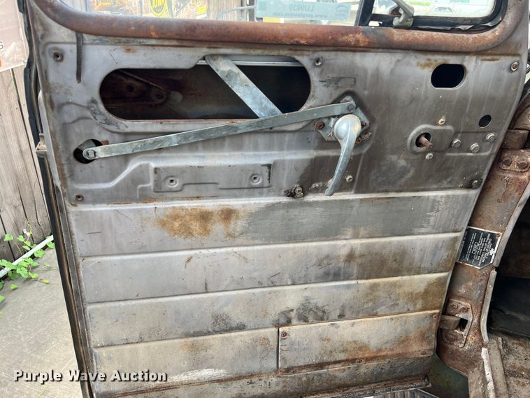 image for item LU9939 1952 Chevrolet 6400 truck cab and chassis