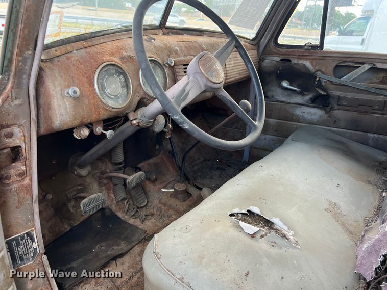 image for item LU9939 1952 Chevrolet 6400 truck cab and chassis