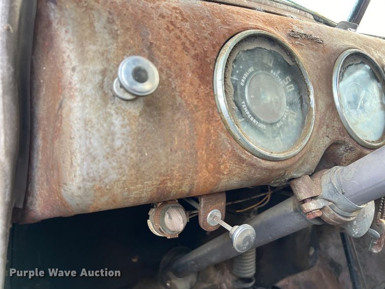 image for item LU9939 1952 Chevrolet 6400 truck cab and chassis