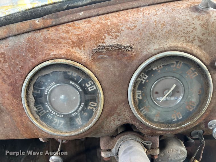 image for item LU9939 1952 Chevrolet 6400 truck cab and chassis