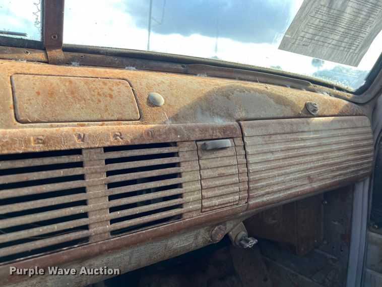 image for item LU9939 1952 Chevrolet 6400 truck cab and chassis