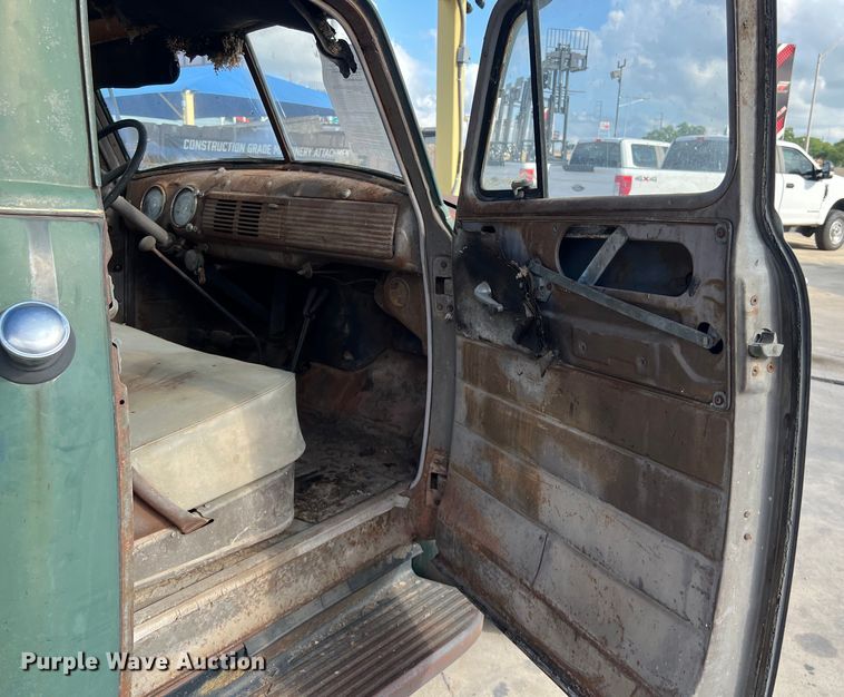 image for item LU9939 1952 Chevrolet 6400 truck cab and chassis