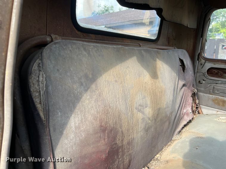 image for item LU9939 1952 Chevrolet 6400 truck cab and chassis