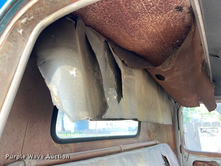 image for item LU9939 1952 Chevrolet 6400 truck cab and chassis