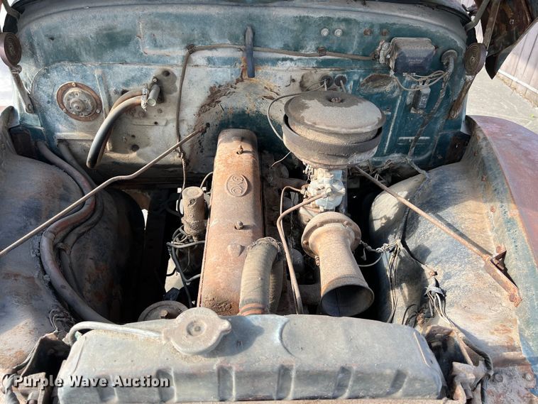 image for item LU9939 1952 Chevrolet 6400 truck cab and chassis