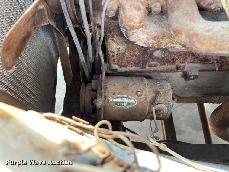 image for item LU9939 1952 Chevrolet 6400 truck cab and chassis