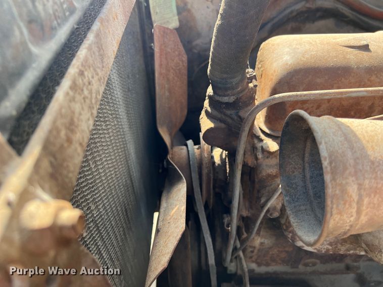 image for item LU9939 1952 Chevrolet 6400 truck cab and chassis