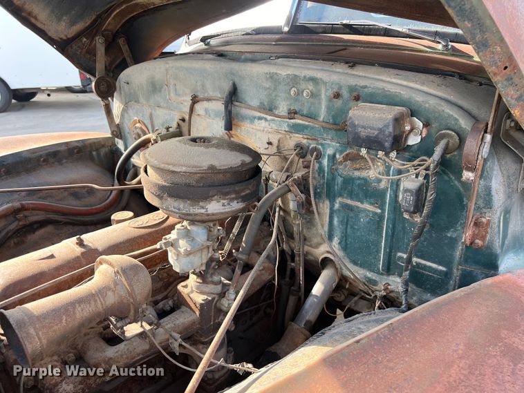 image for item LU9939 1952 Chevrolet 6400 truck cab and chassis