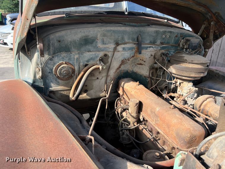 image for item LU9939 1952 Chevrolet 6400 truck cab and chassis