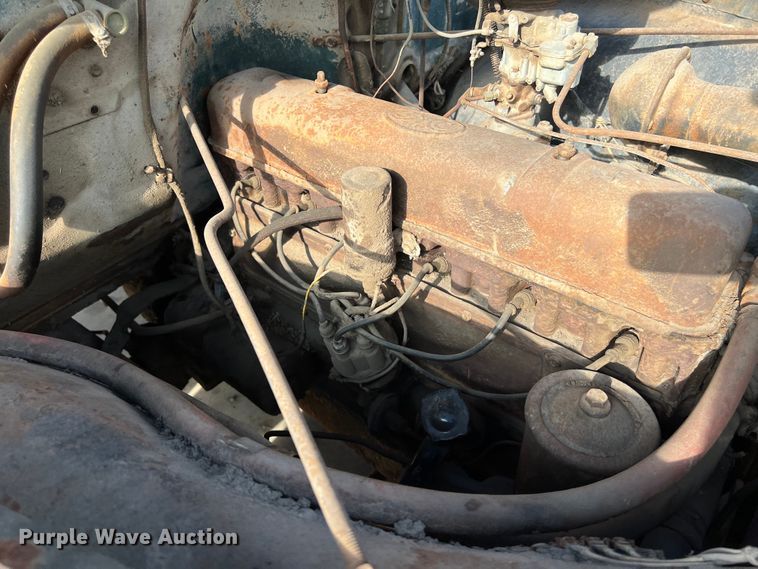 image for item LU9939 1952 Chevrolet 6400 truck cab and chassis