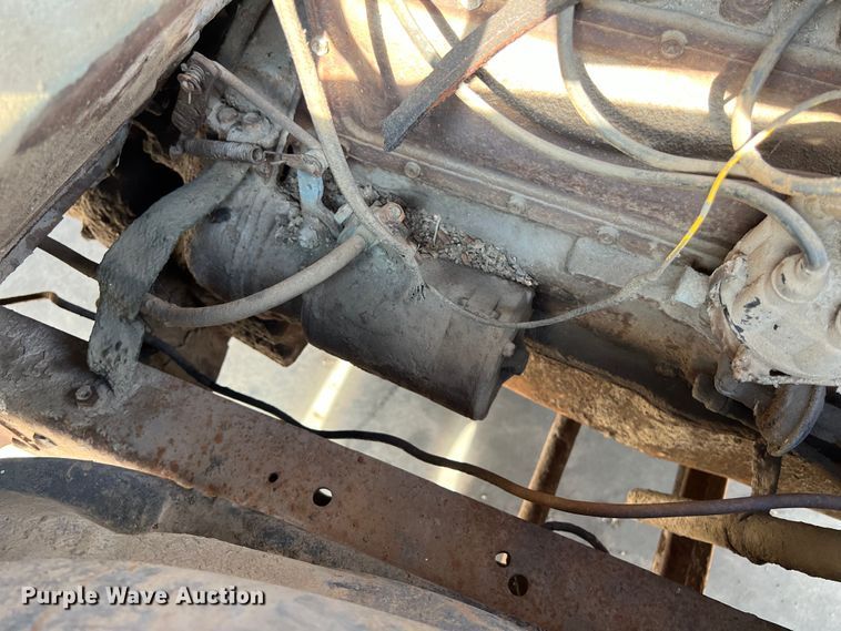 image for item LU9939 1952 Chevrolet 6400 truck cab and chassis