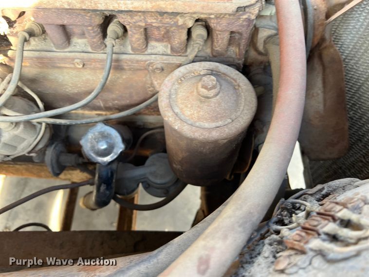 image for item LU9939 1952 Chevrolet 6400 truck cab and chassis