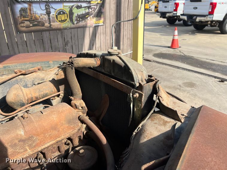 image for item LU9939 1952 Chevrolet 6400 truck cab and chassis