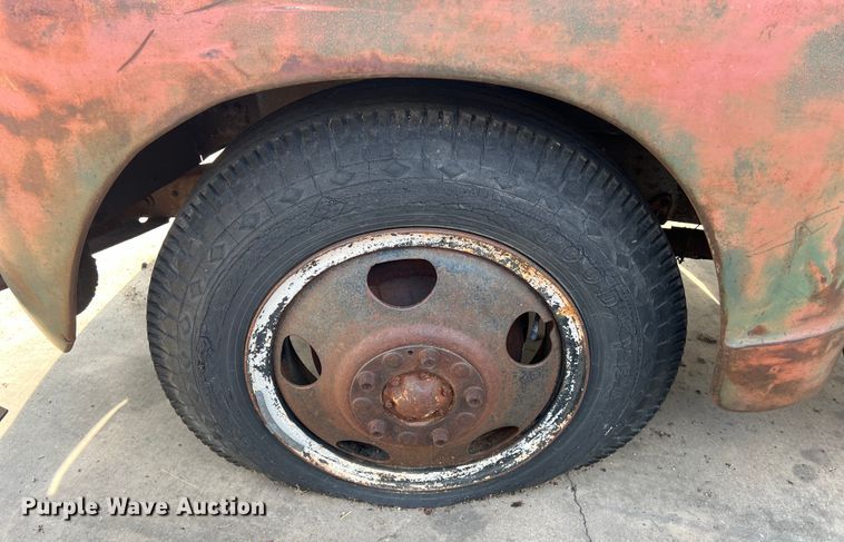 image for item LU9939 1952 Chevrolet 6400 truck cab and chassis