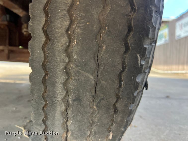 image for item LU9939 1952 Chevrolet 6400 truck cab and chassis