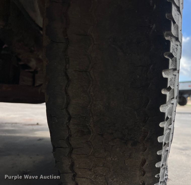 image for item LU9939 1952 Chevrolet 6400 truck cab and chassis