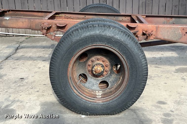 image for item LU9939 1952 Chevrolet 6400 truck cab and chassis