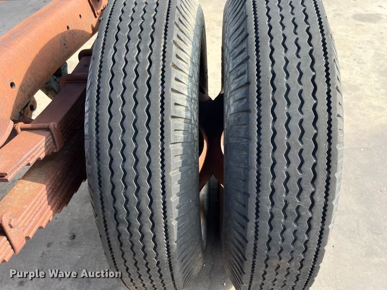 image for item LU9939 1952 Chevrolet 6400 truck cab and chassis