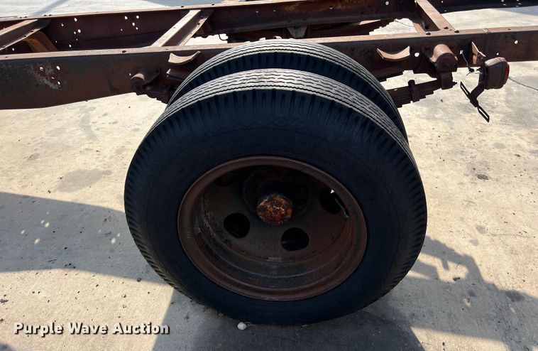 image for item LU9939 1952 Chevrolet 6400 truck cab and chassis