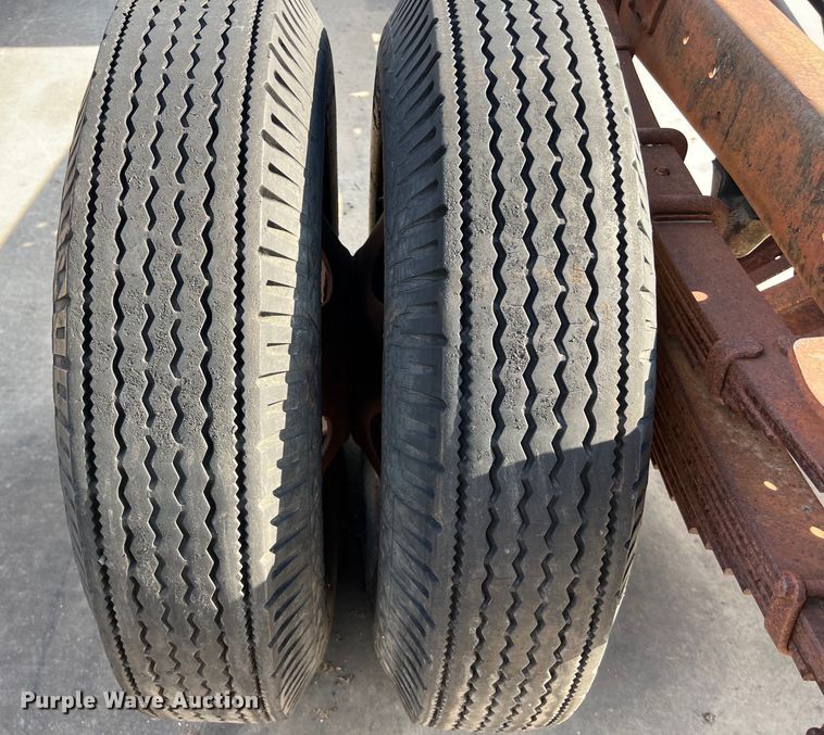 image for item LU9939 1952 Chevrolet 6400 truck cab and chassis