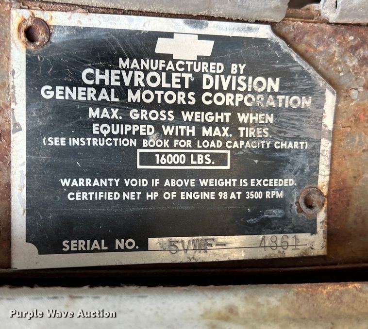 image for item LU9939 1952 Chevrolet 6400 truck cab and chassis