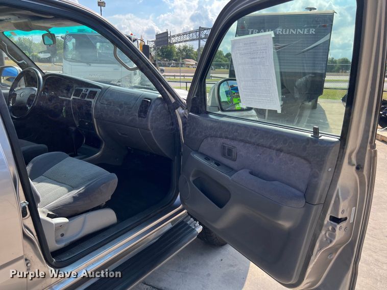 image for item LU9942 2002 Toyota  4Runner SUV