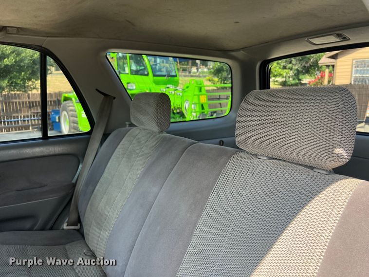 image for item LU9942 2002 Toyota  4Runner SUV