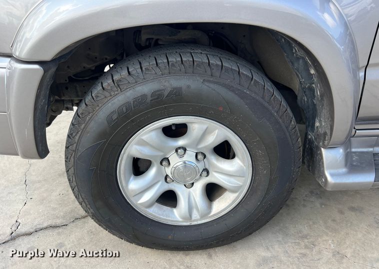 image for item LU9942 2002 Toyota  4Runner SUV