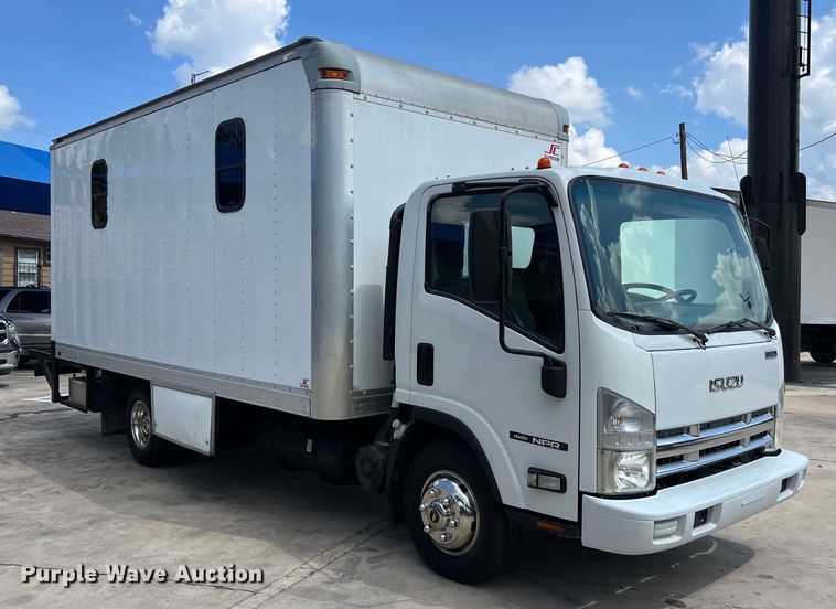 image for item LU9943 2009 Isuzu NPR box truck