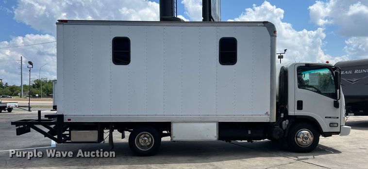 image for item LU9943 2009 Isuzu NPR box truck